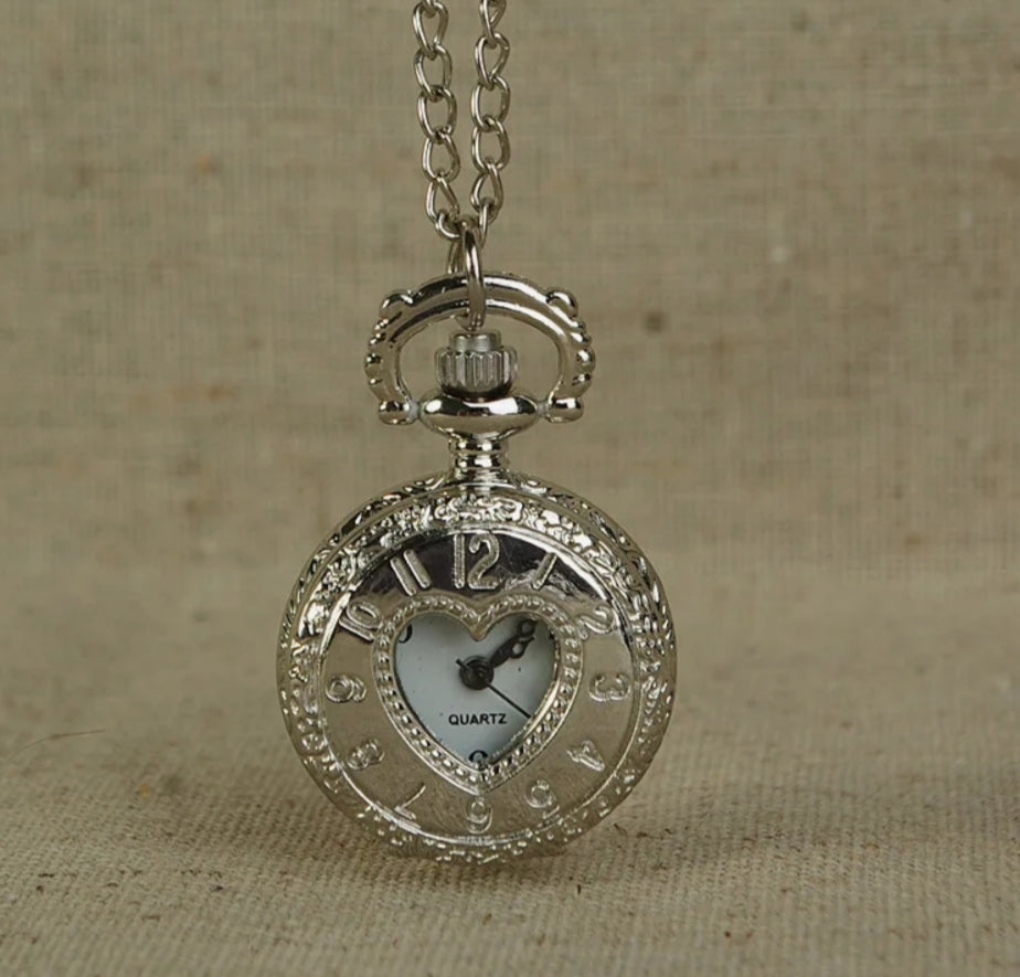 Silver Heart Quartz Watch Arabic Digit Engraved Design Women Ladies Gift Fob Watch Exquisite Mini Pocket Watch
